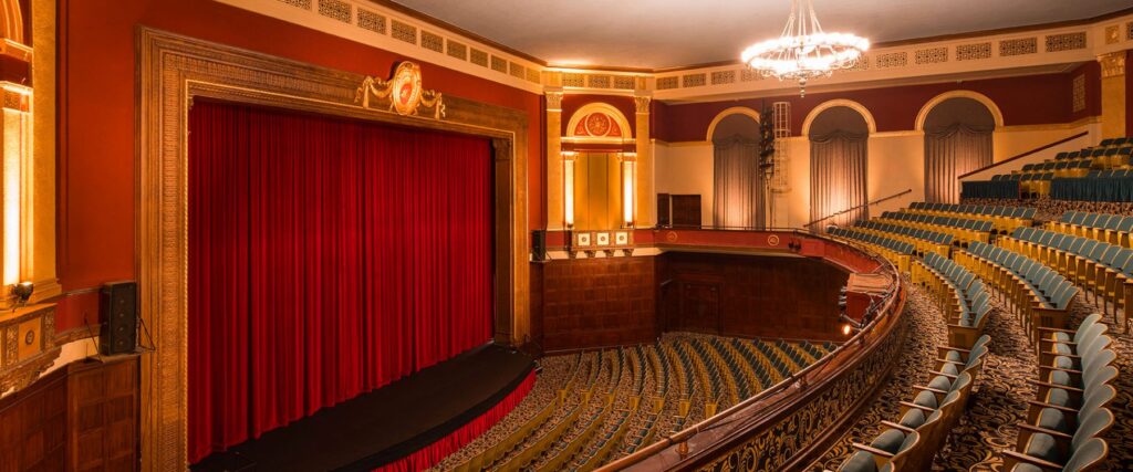 Theatre_007-1800x750-1-1024x427